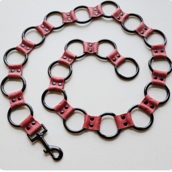 Red leather belt with black rings, handmade, S/XL - Picture 3 of 4